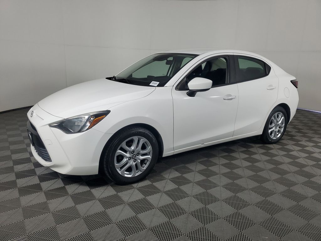 2017 Toyota Yaris iA Base photo 8
