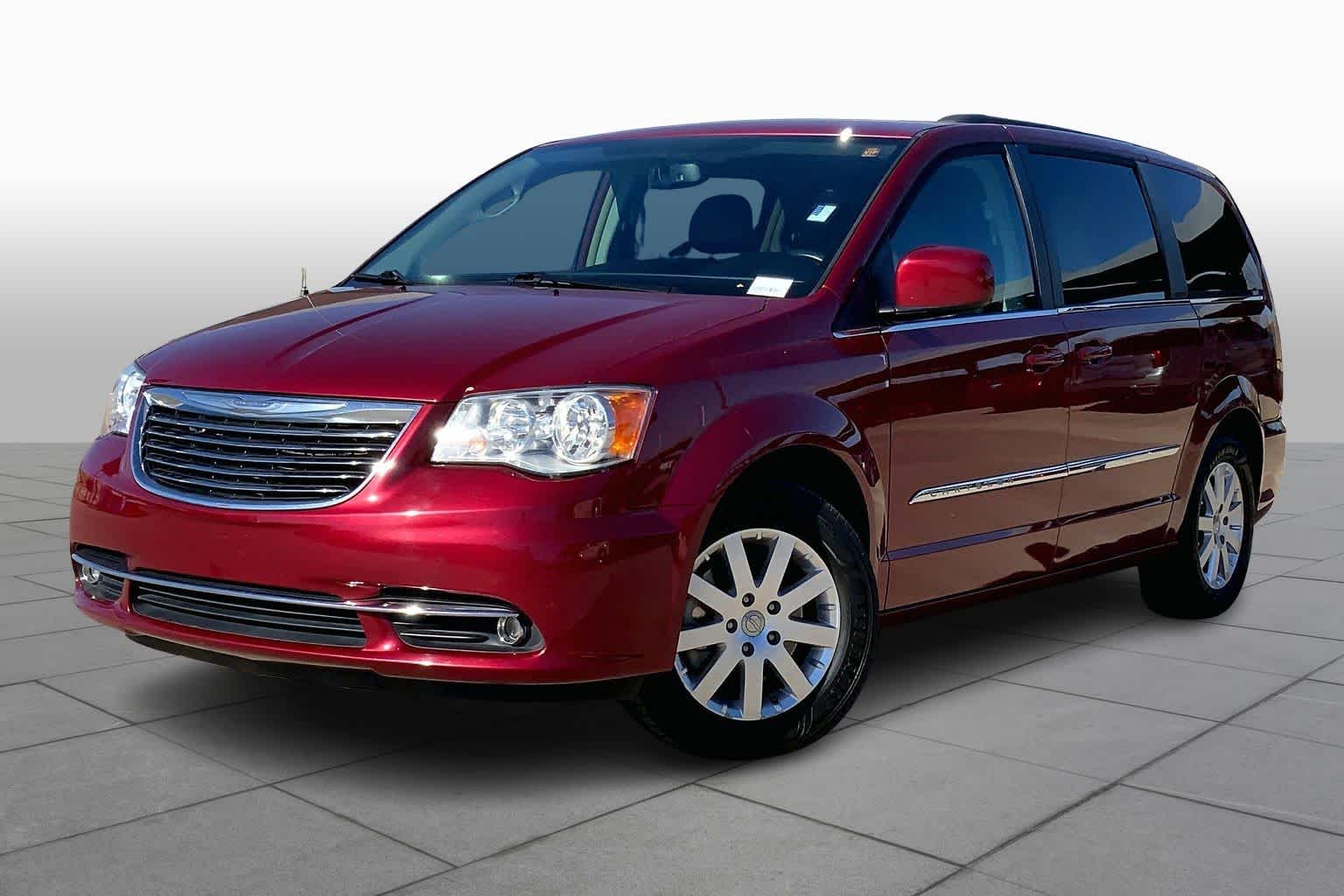 2016 Chrysler Town & Country Touring's photo