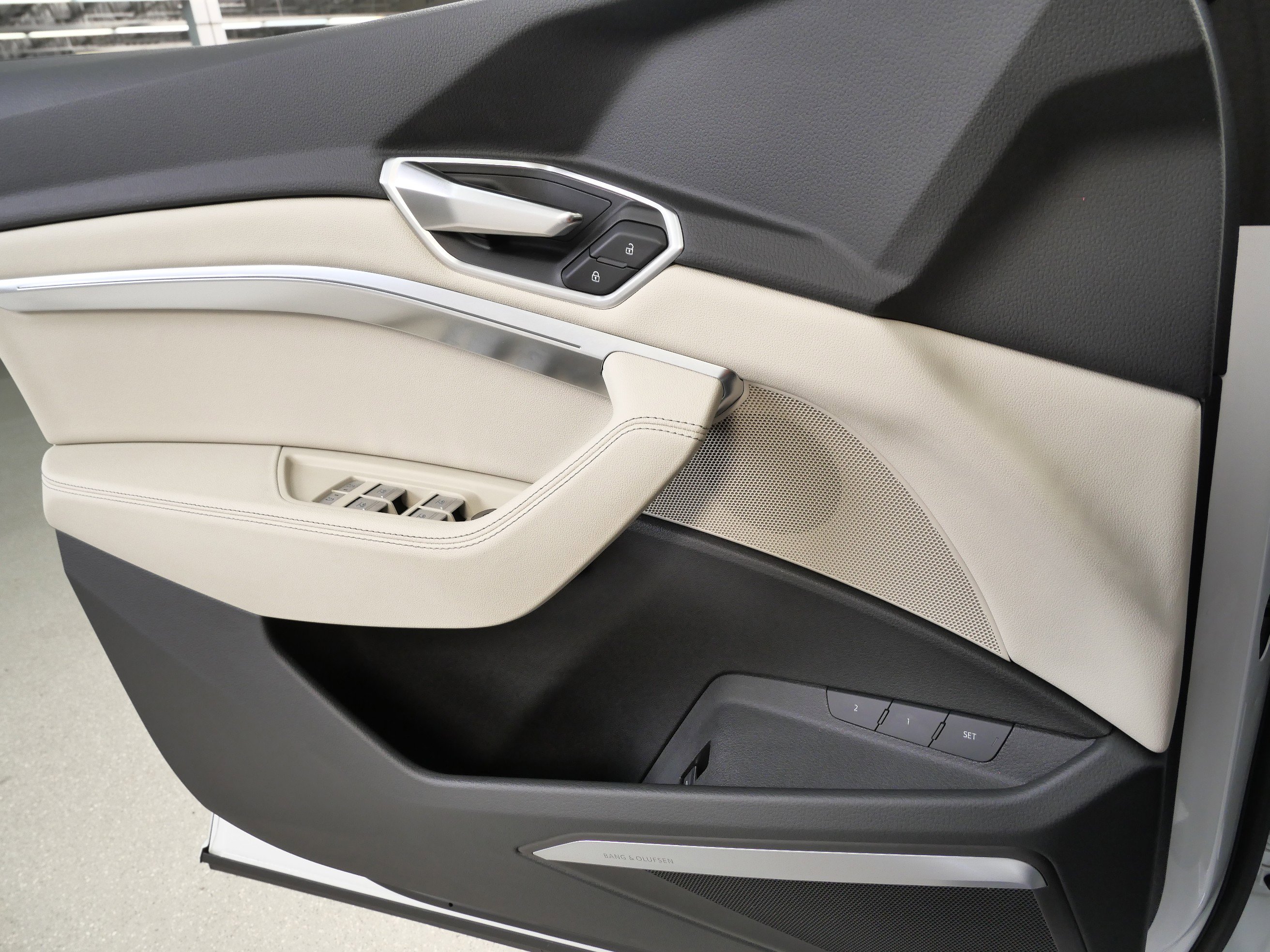 2024 Audi Q8 E-tron Premium Plus photo 26