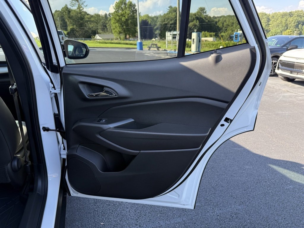 2025 Chevrolet Trax LT photo 15