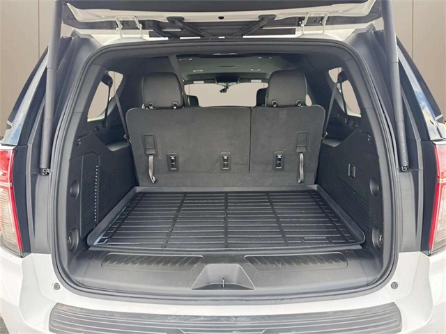 2022 Chevrolet Suburban LT photo 14
