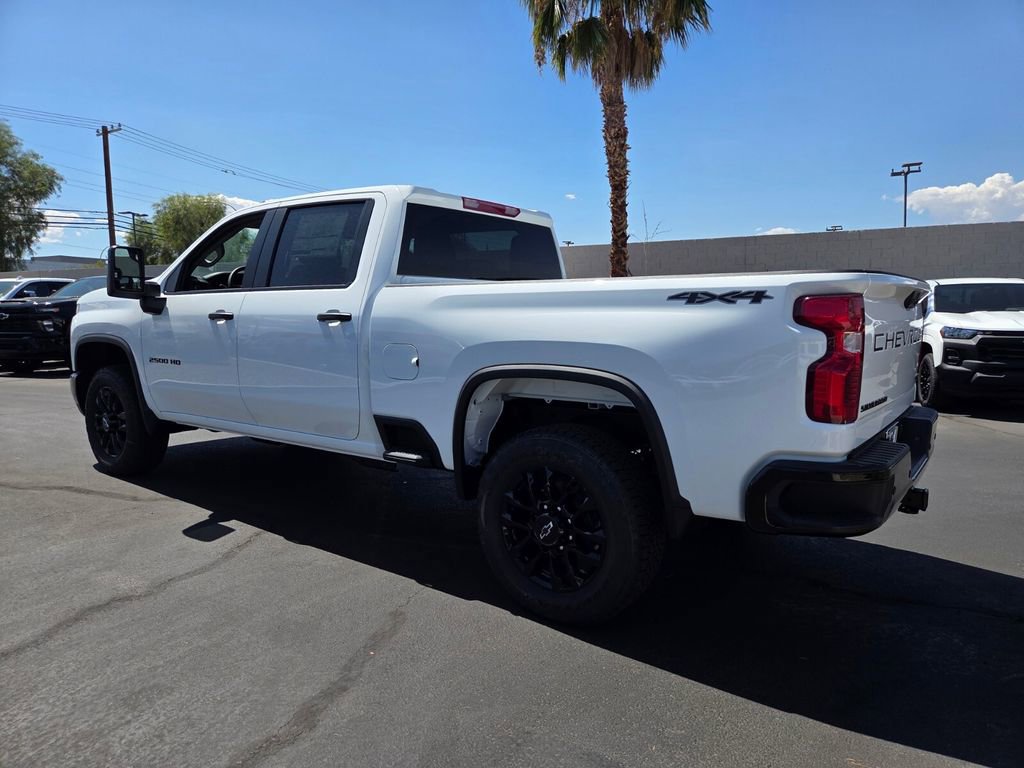 2025 Chevrolet Silverado 2500HD Custom photo 3