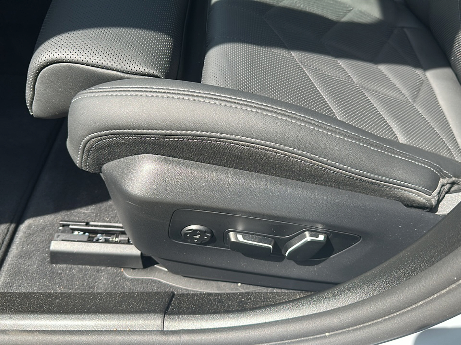 New 2025 Brooklyn Grey Metallic BMW i image 10