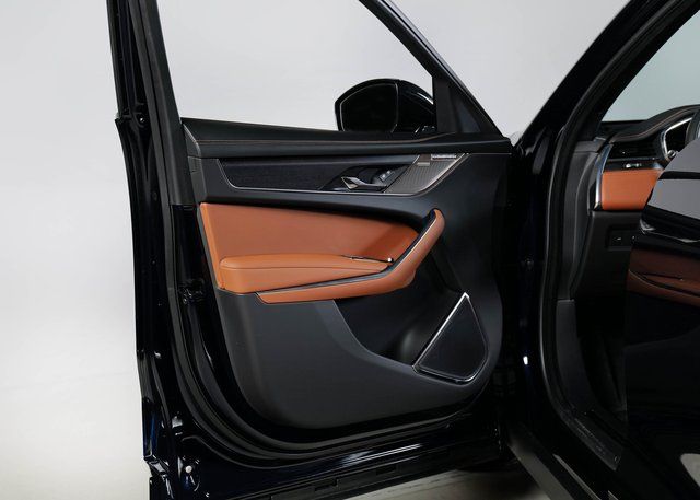 2025 Jaguar F-PACE R-Dynamic S photo 16