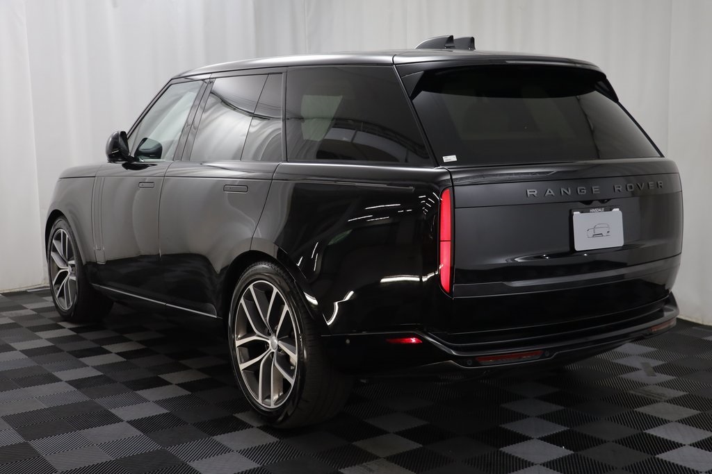 2025 Land Rover Range Rover SE photo 11