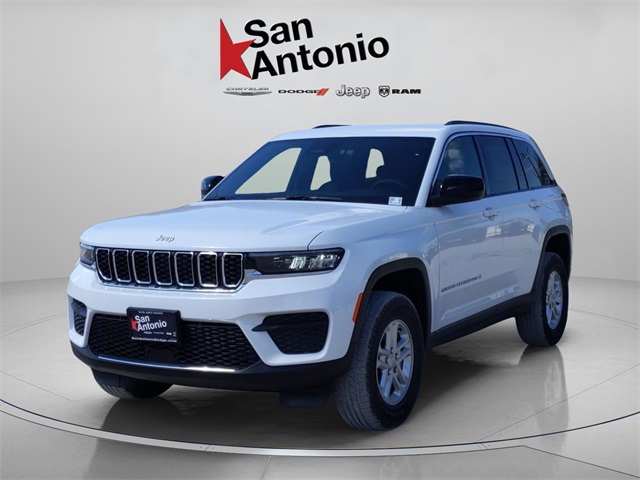 2025 Jeep Grand Cherokee Laredo photo 4