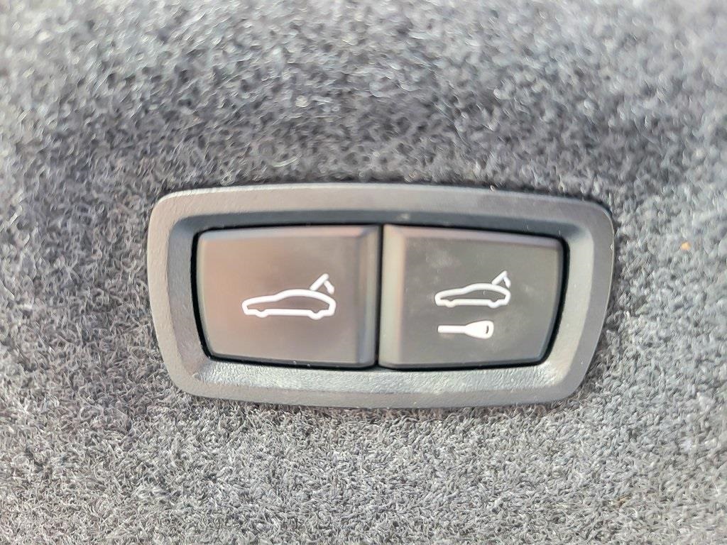 2022 PORSCHE TAYCAN - Image 19