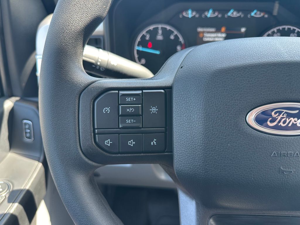 2025 Ford F-600 photo 13