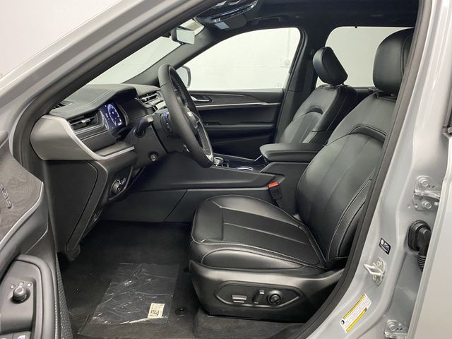 2025 Jeep Grand Cherokee Limited photo 4