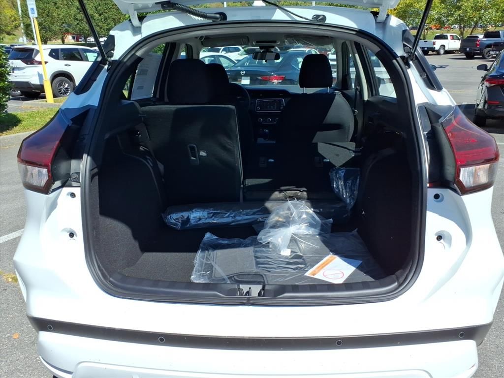 2025 Nissan Kicks Play S photo 10