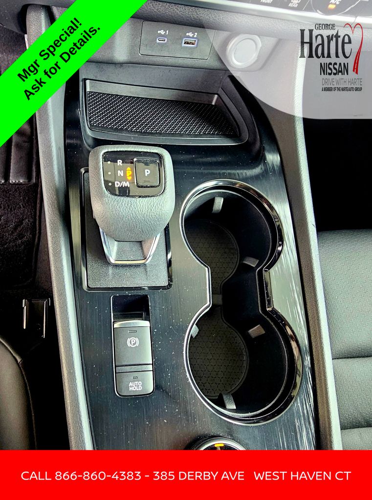 2022 Nissan Rogue SV photo 33