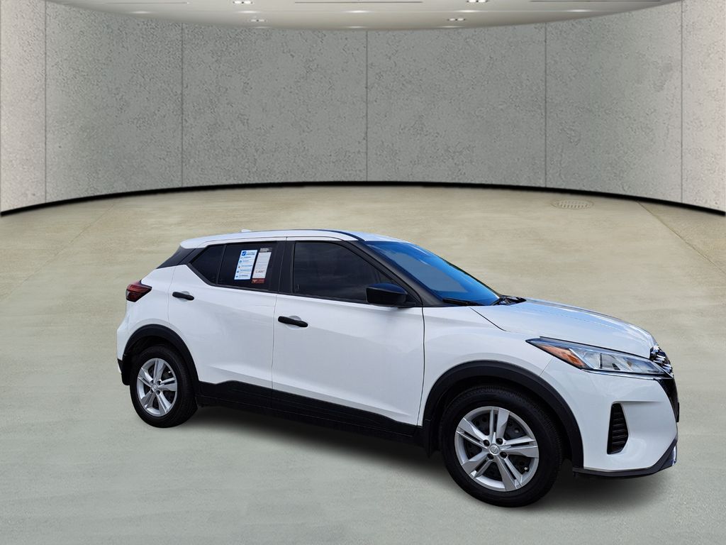 2023 Nissan Kicks S photo 3