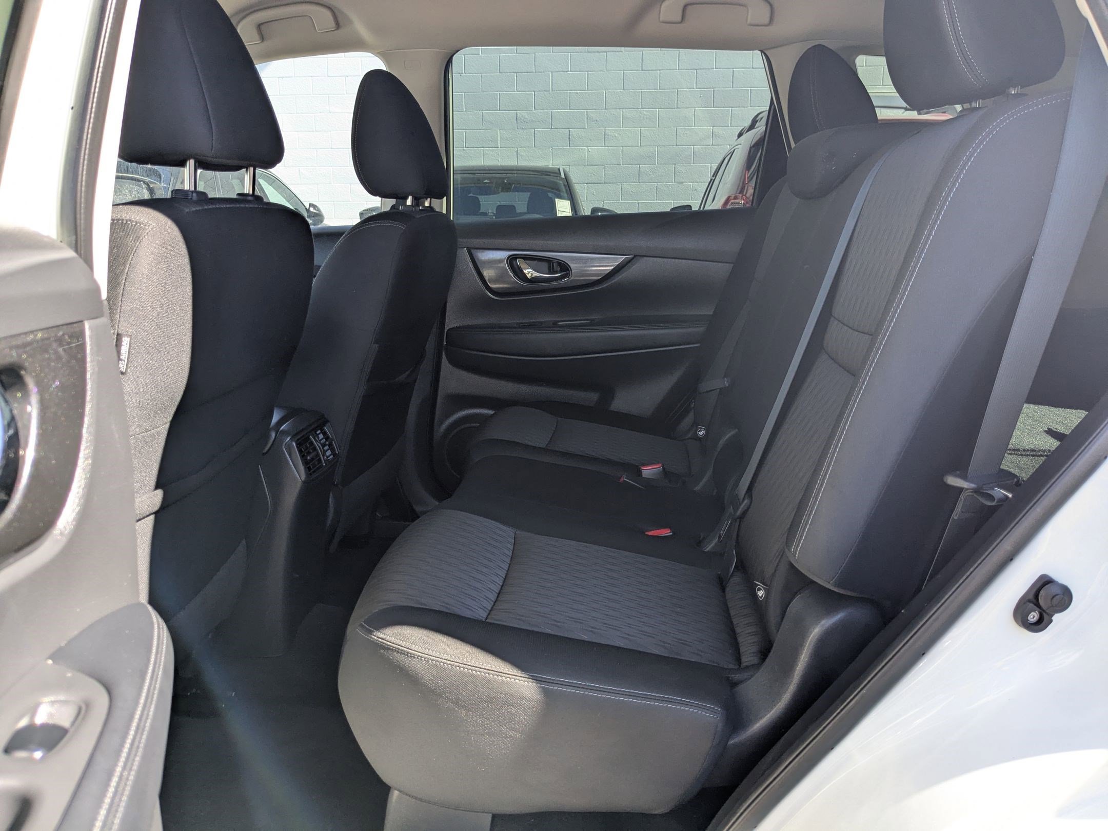 2020 Nissan Rogue SV photo 22