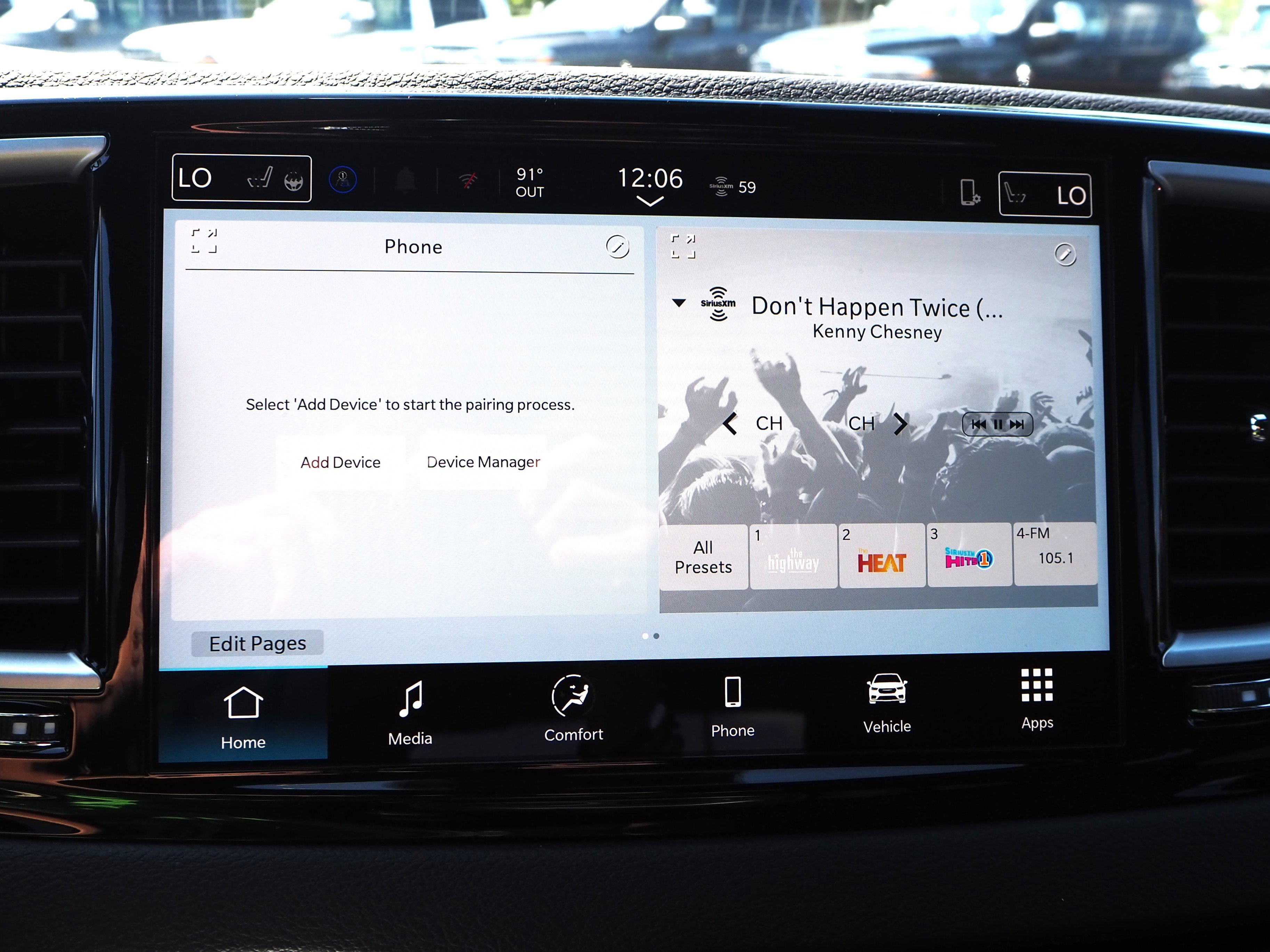 2025 Chrysler Voyager LX photo 2