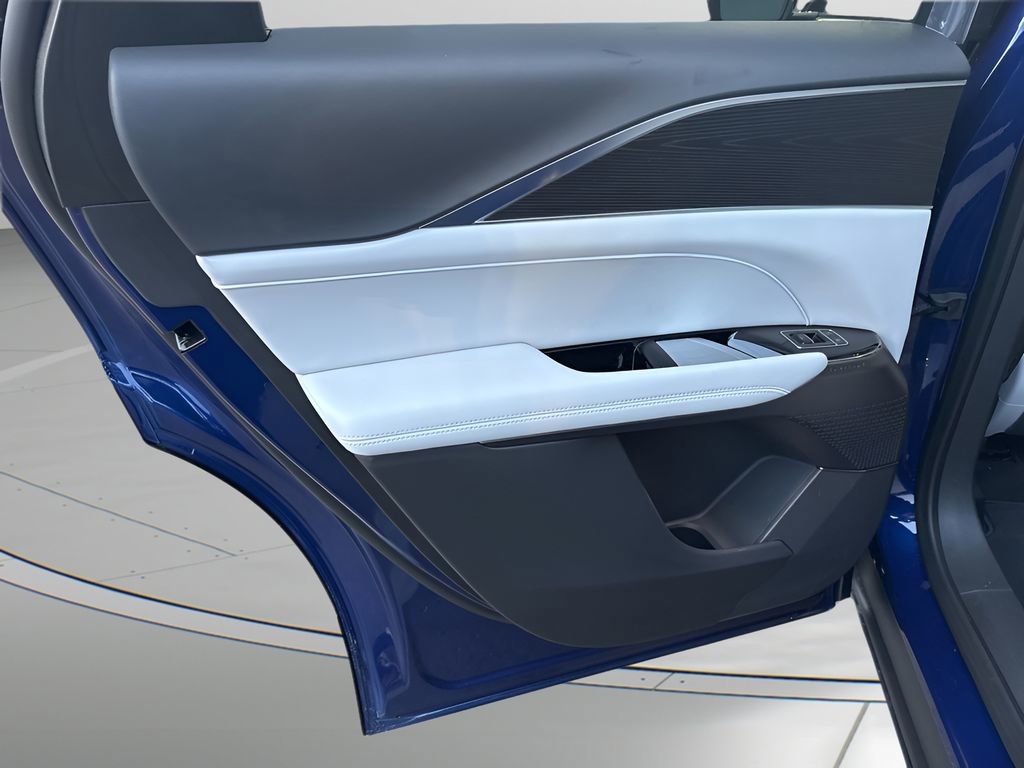 2025 Cadillac Lyriq Sport photo 30