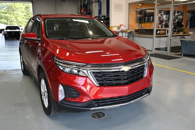 2024 Chevrolet Equinox LT photo 3
