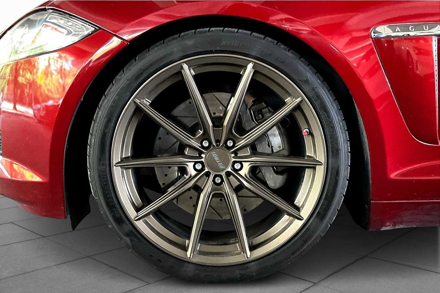2012 Jaguar XF photo 10
