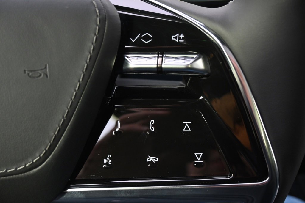 2025 Cadillac Escalade IQ Luxury photo 25