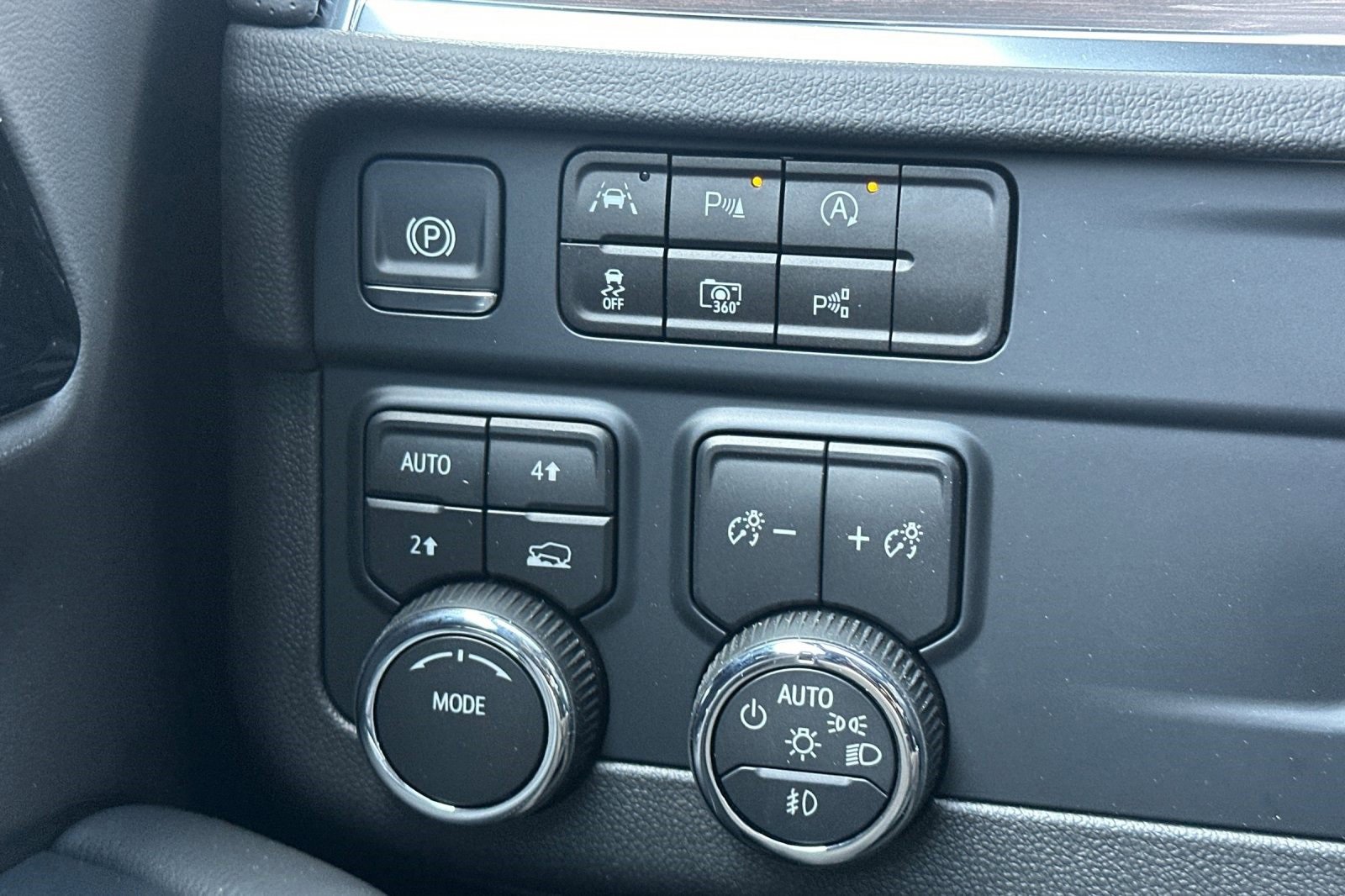 2025 Chevrolet Tahoe Premier photo 29