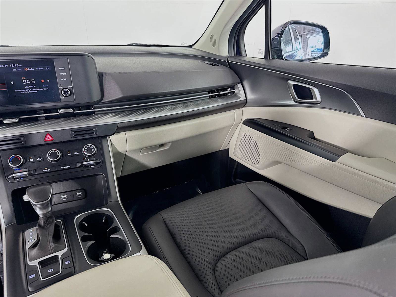 2024 Kia Carnival LX photo 23