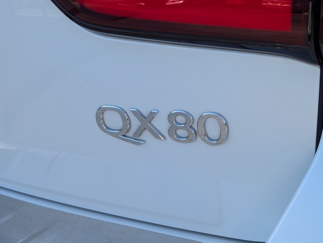 2023 Infiniti QX80 Sensory photo 32