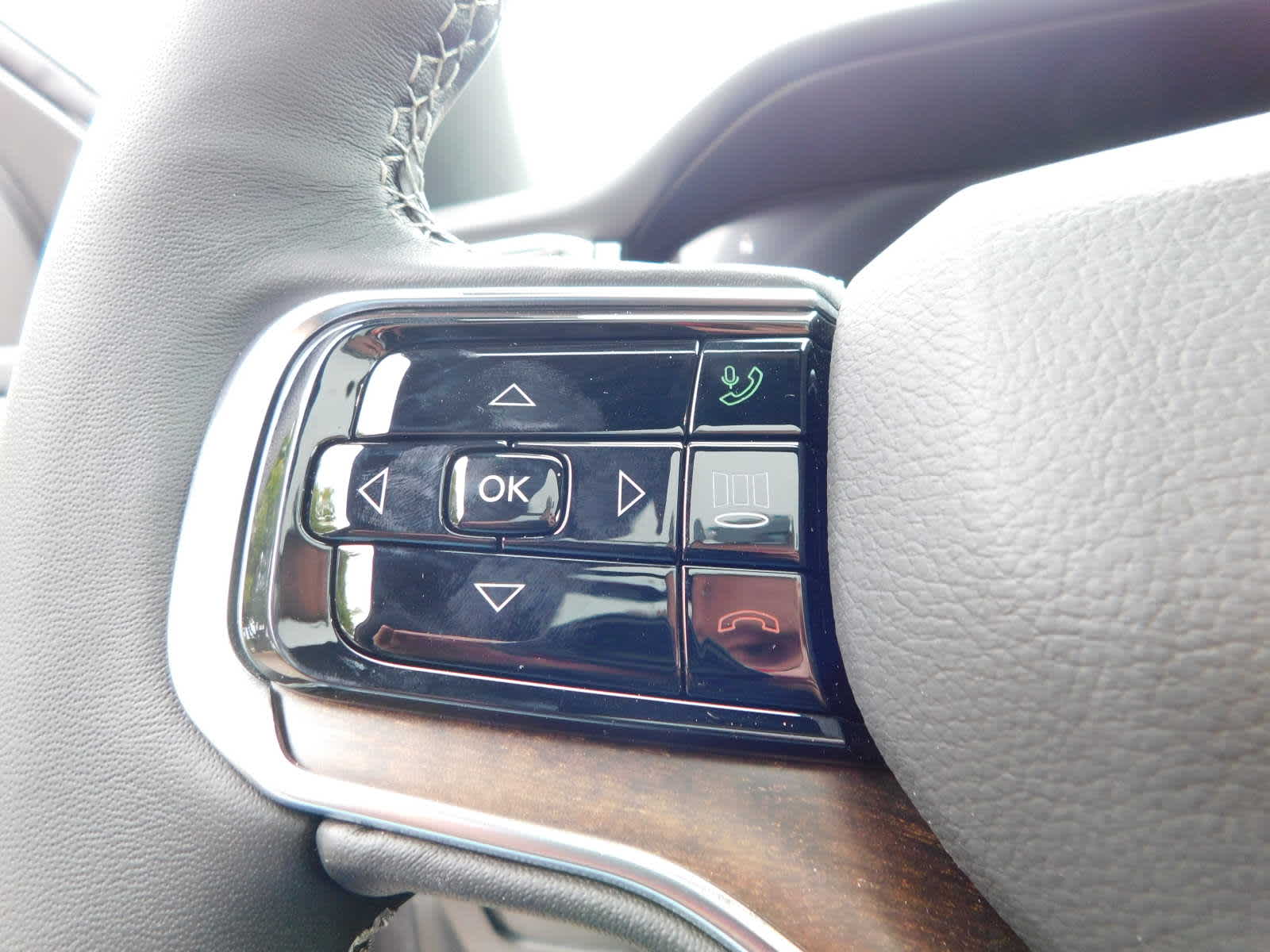 2024 Jeep Grand Wagoneer L Base photo 18