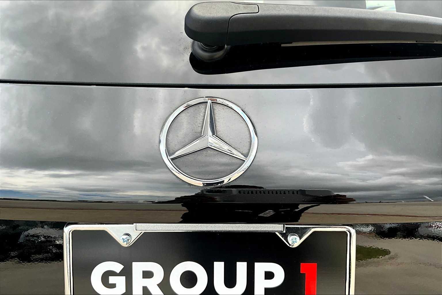 2021 Mercedes Benz GLC 300 photo 9