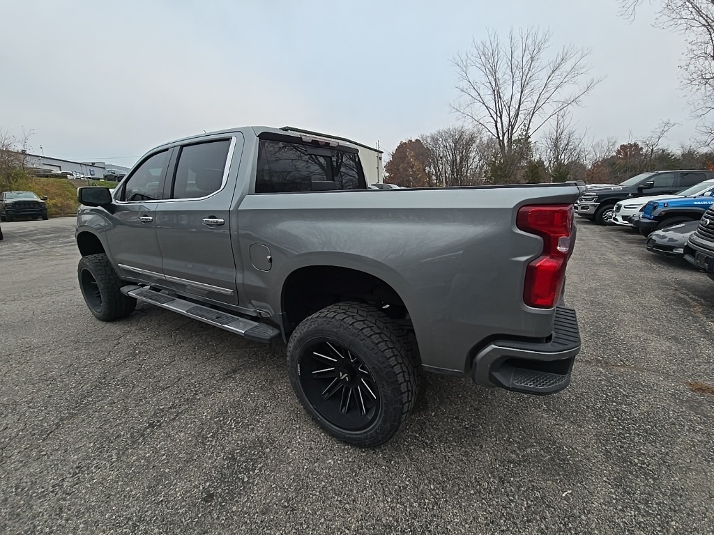 2023 Chevrolet Silverado 1500 High Country photo 3