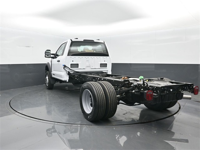 2025 Ford F-600 photo 4