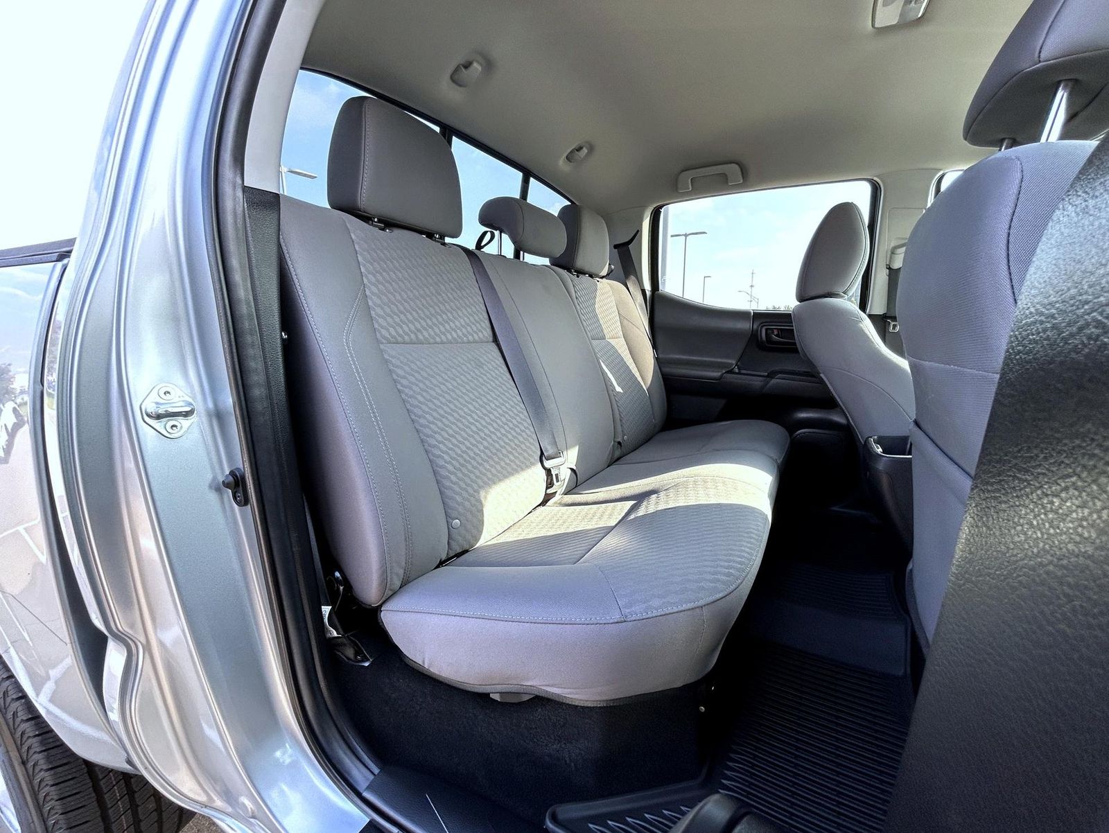 2022 Toyota Tacoma SR 4x4 photo 17
