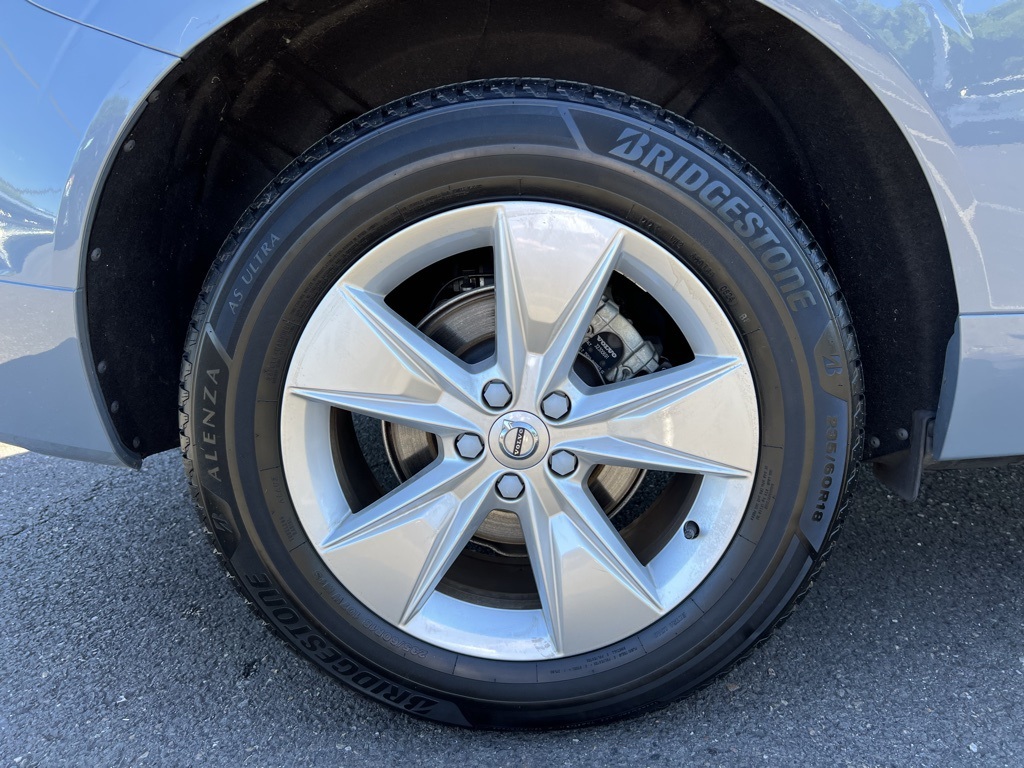 2022 Volvo XC60 B5 Momentum photo 6