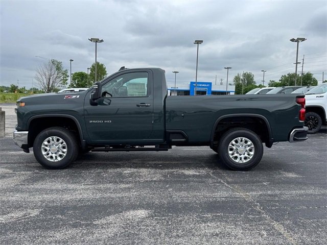 2025 Chevrolet Silverado LT photo 2