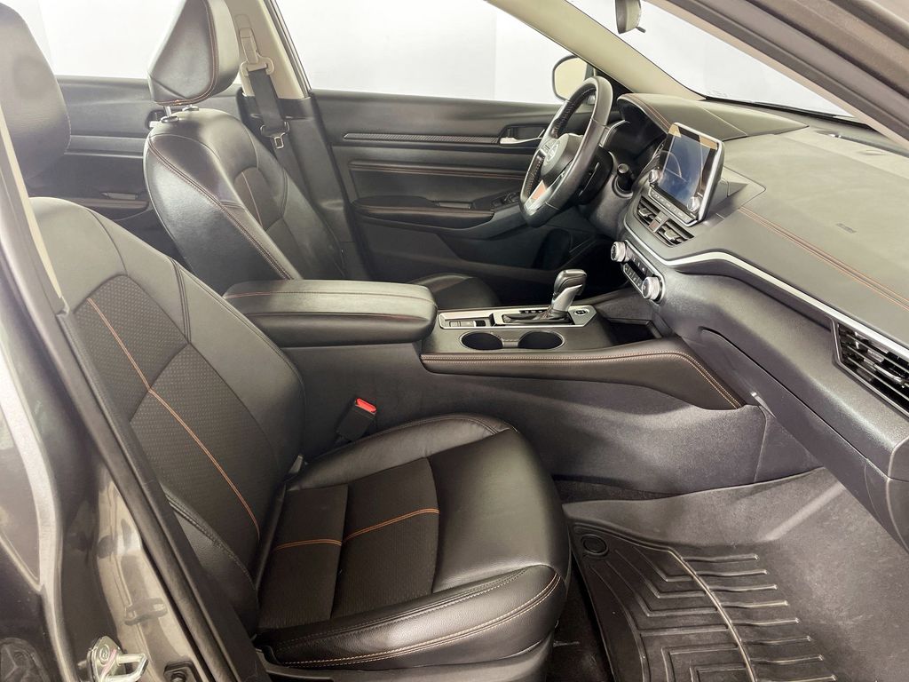2022 Nissan Altima 2.5 SR photo 25