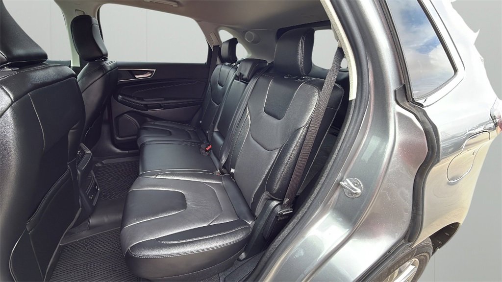2022 Ford Edge Titanium photo 17