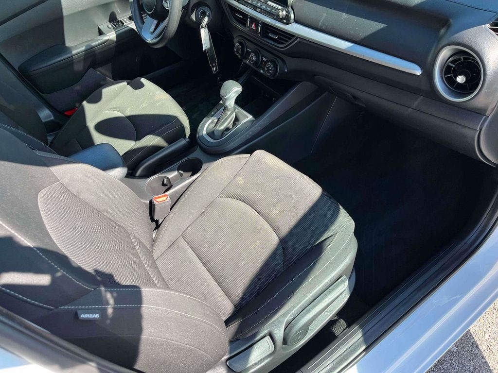 2021 Kia Forte LXS photo 9