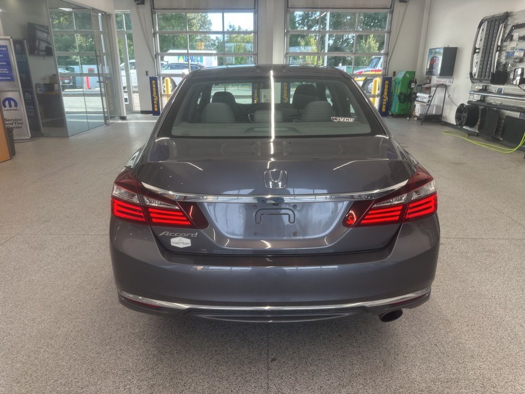 2017 Honda Accord LX photo 11