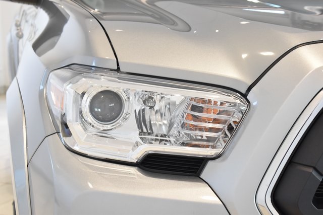 2022 Toyota Tacoma SR5 photo 2