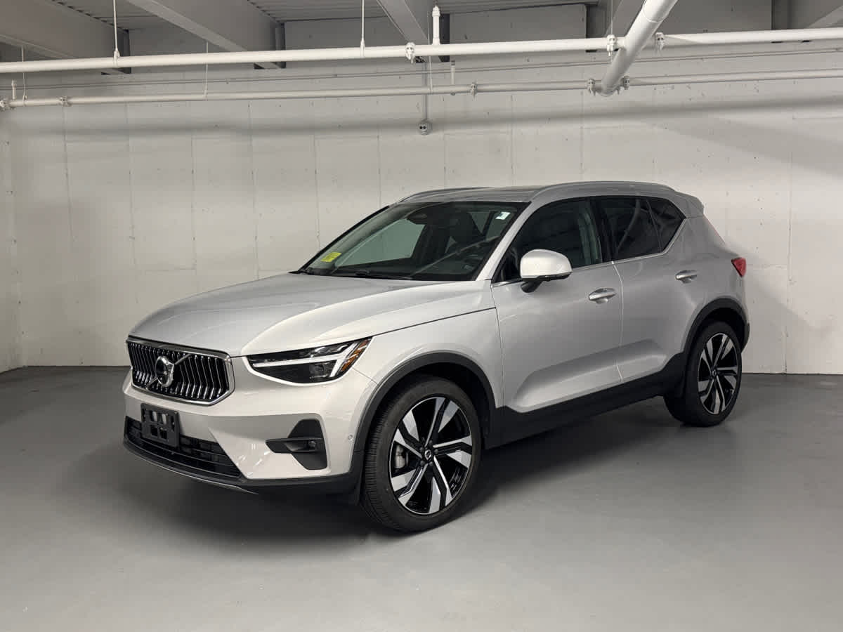 2023 Volvo XC40 Ultimate's photo