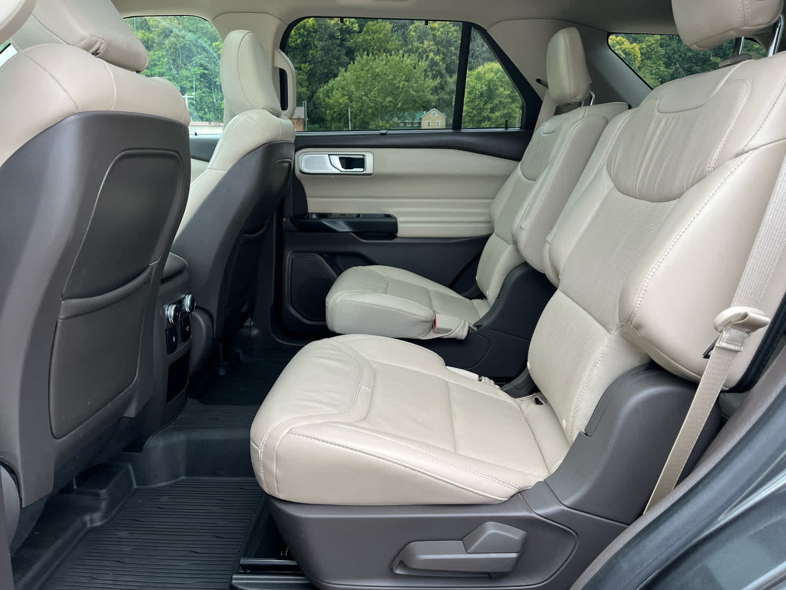 2020 Ford Explorer Platinum photo 34