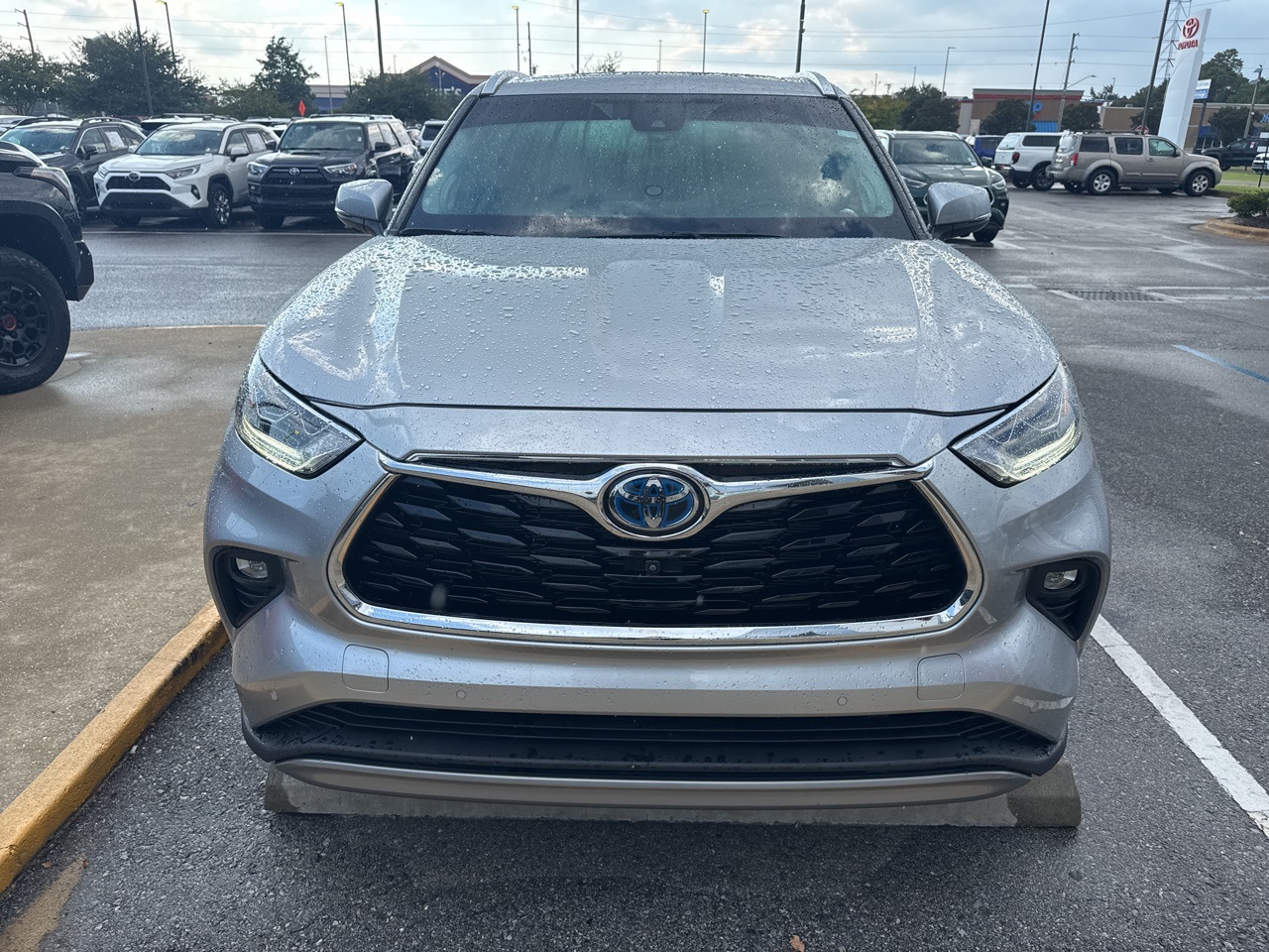 2023 Toyota Highlander Hybrid Platinum photo 2