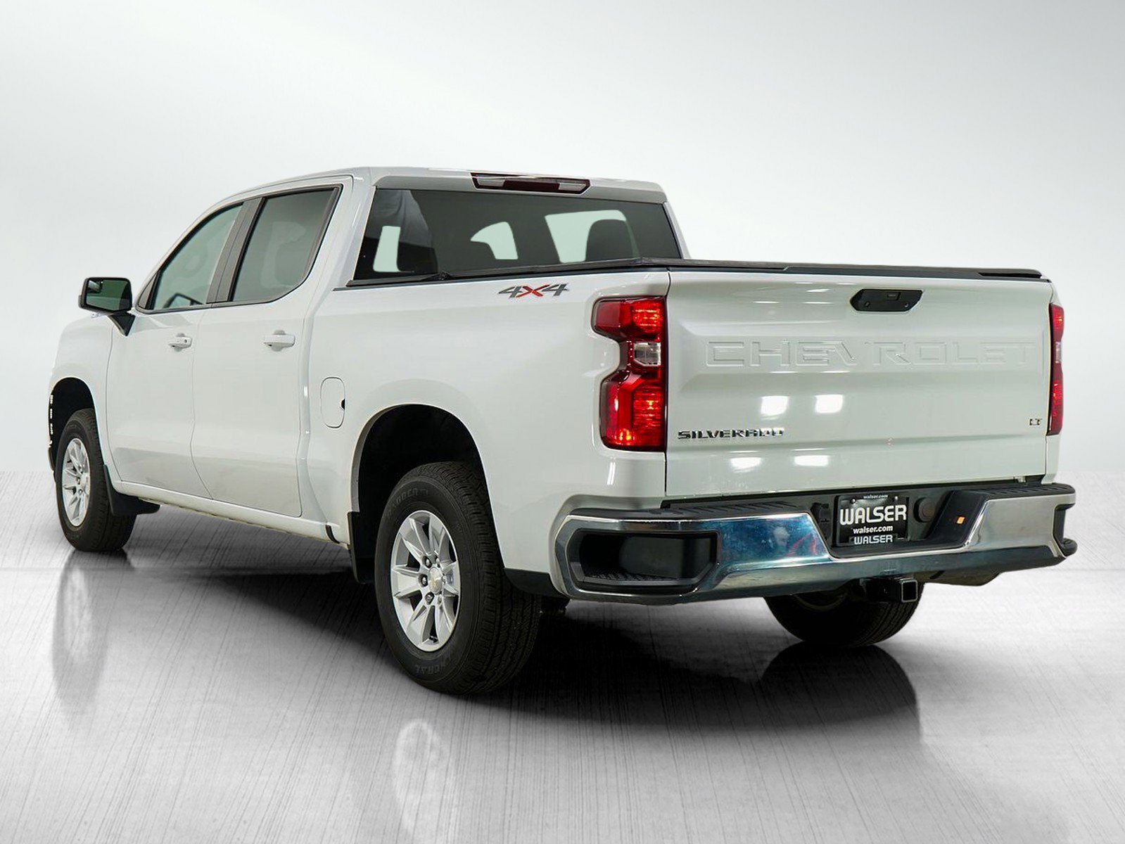 2021 Chevrolet Silverado 1500 LT photo 2