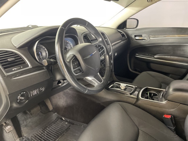 2018 Chrysler 300 Touring photo 20