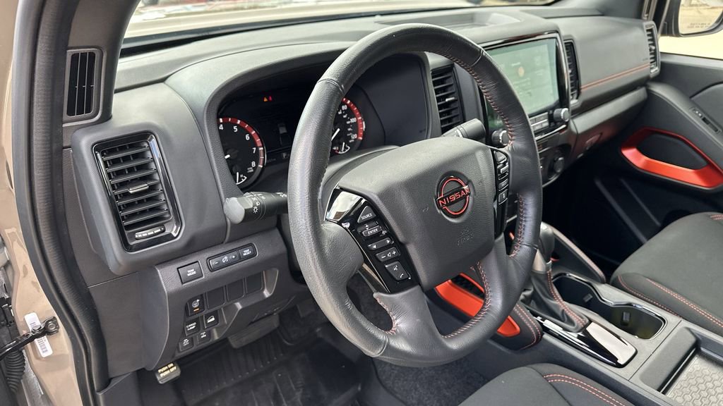 2022 Nissan Frontier Crew Cab PRO-4X photo 9