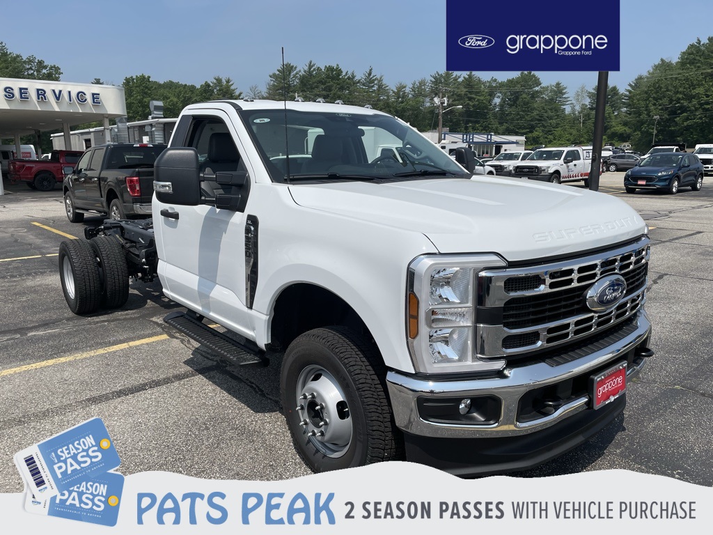 2025 Ford F-350 Super Duty Chassis Cab XL's photo
