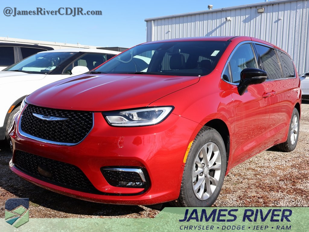 2026 Chrysler Pacifica Limited's photo