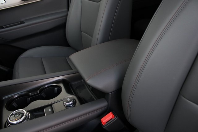 2025 Ford Explorer photo 2