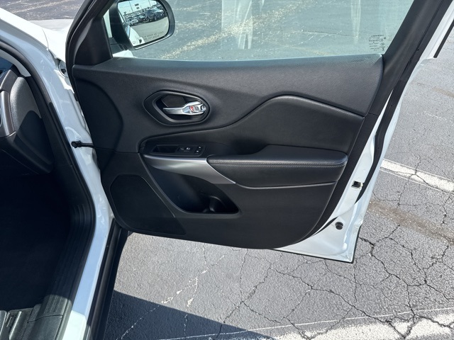 2019 Jeep Cherokee Latitude photo 28