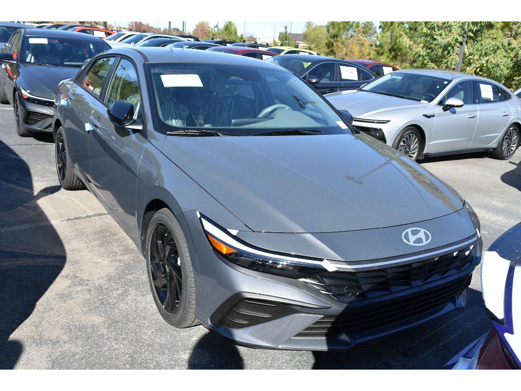 2026 Hyundai Elantra SEL Sport photo 2