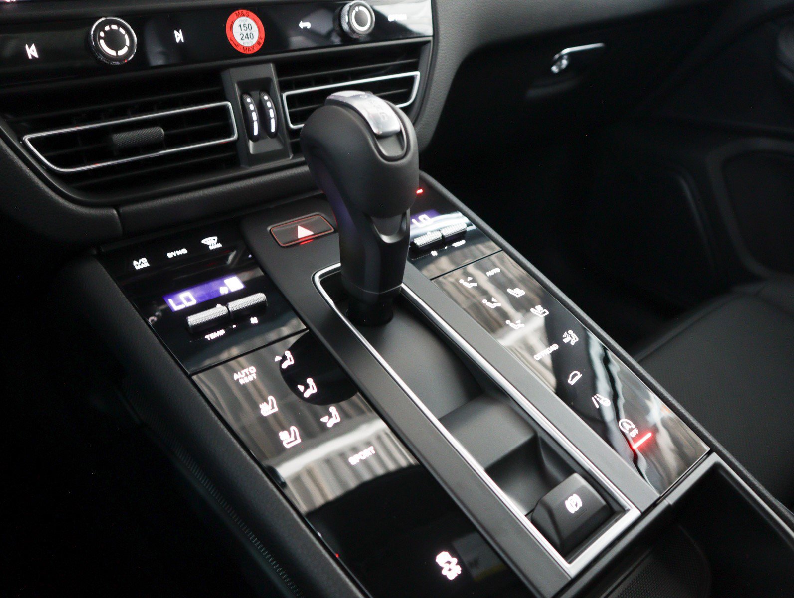 2025 Porsche Macan T photo 20