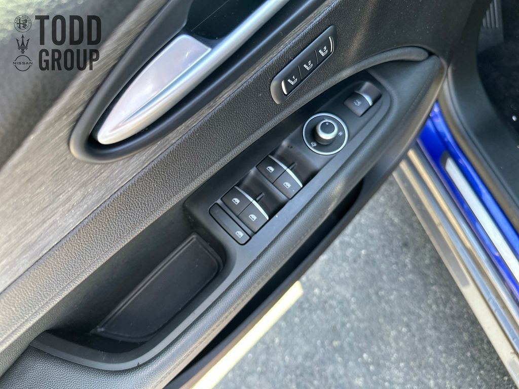 2022 Alfa Romeo Stelvio Ti photo 11